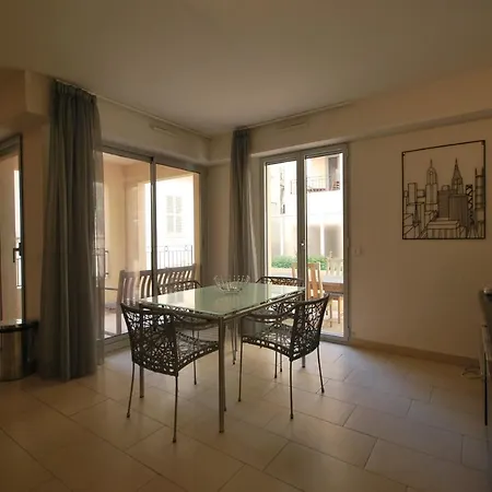 Vieux Port One Bedroom A05 아파트 *