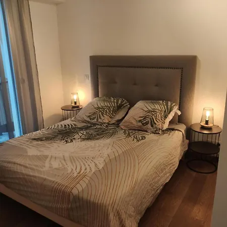 Vieux Port One Bedroom A05 아파트 *